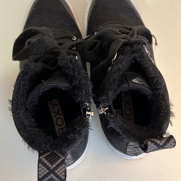 Roxy hi tops. Cute and fuzzy on the inside - Picture 5 of 8